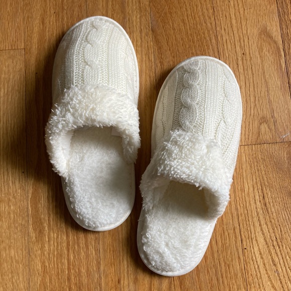 Shoes - Brand new slippers